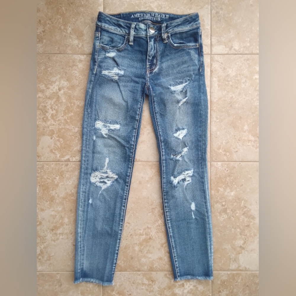 American Eagle Mid-Rise Super Stretch Cropped Ripped Jegging Size 00 Regular